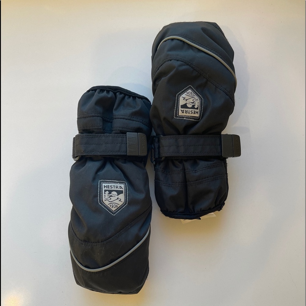 Hestra kids size 3 insulated mittens